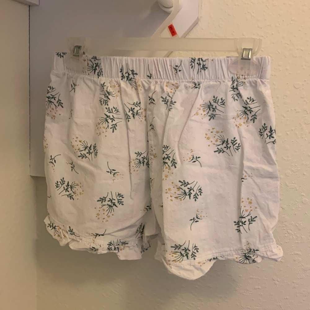 White flower shorts